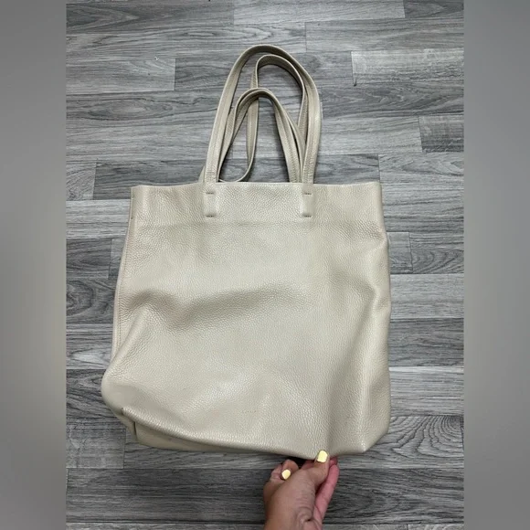 Cuyana Tall Easy Tote Stone - Picture 1 of 4